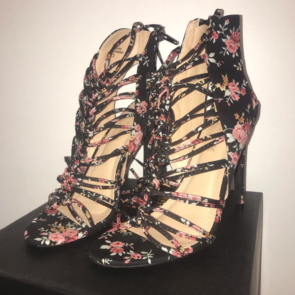 Brand New Floral Sandals - Picture 1 of 8